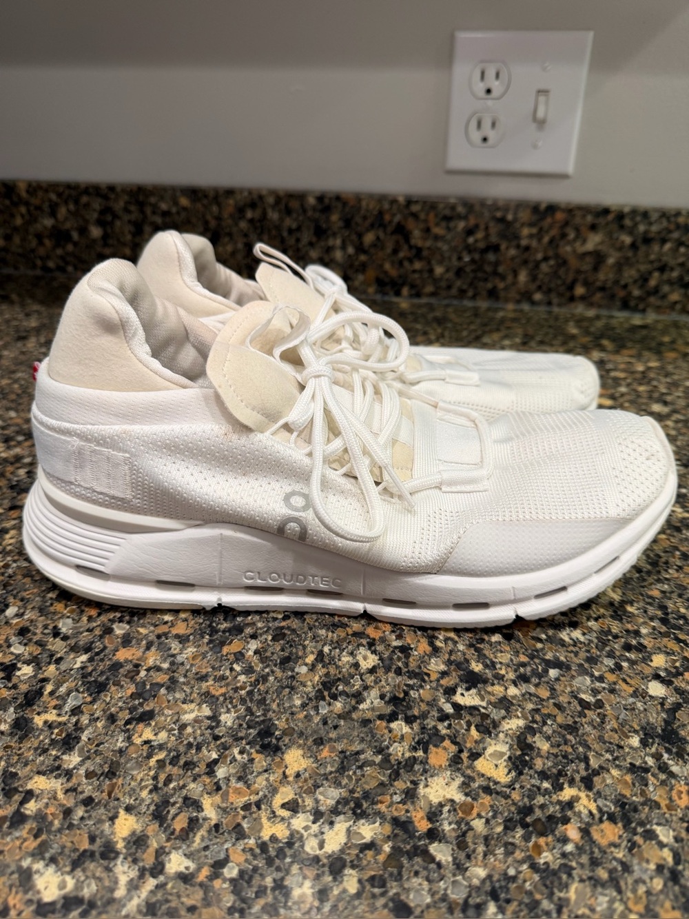 On Running Cloudtec White Running Mens  9.5